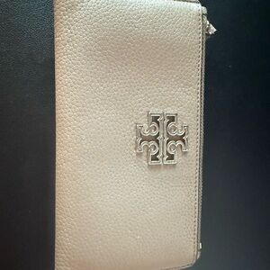 Tory Burch Britten Slim Envelope Wallet